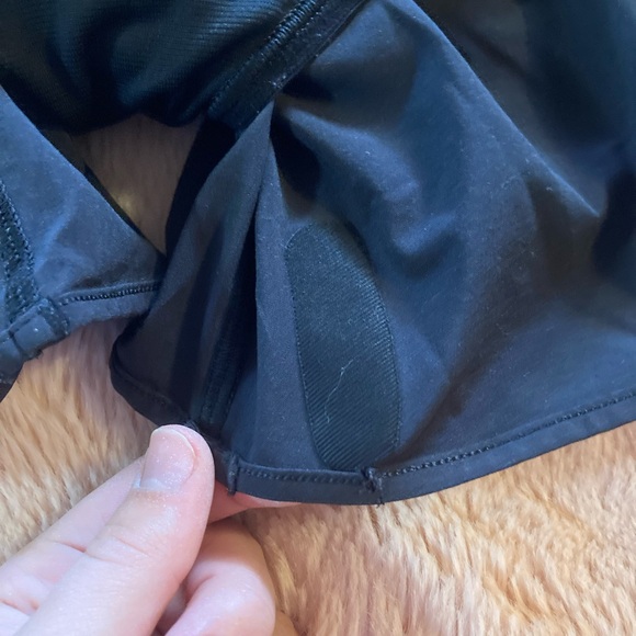 FLAWED Lululemon🍋 Black Hotty Hot Shorts Women’s Size 2 - Picture 3 of 8